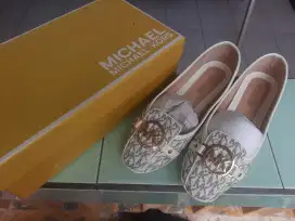 Sepatu Flat Michael Kors ukuran 39