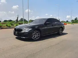 [LIKE NEW] BMW 520i G30 M-SPORT 2024