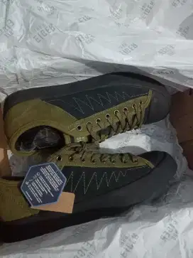 Sepatu eiger biskra