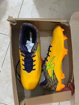 Jual sepatu sepak bola SPECS accelelator.