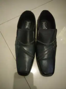 Sepatu bally ukuran 43