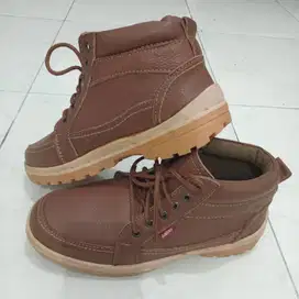 Sepatu boot kulit JUGER