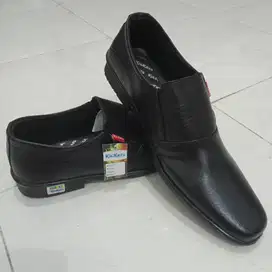 Sepatu Kulit KICKERS