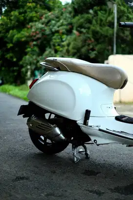 Dijual Vespa Primavera 150 3vie Favorite Colour Like New