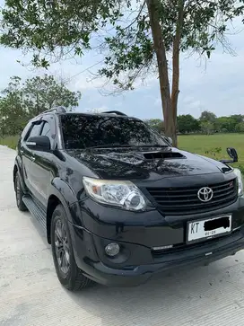 Dijual Mobil Fortuner Hitam VNT 2014 Diesel