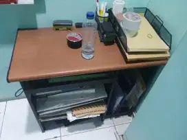 Di jual meja komputer kantor