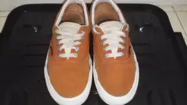 Sepatu Vans Era Orange Size 42 (Bonus Kaus Kaki + Topi)