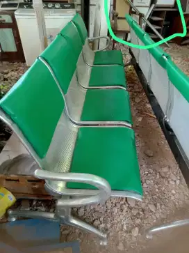 Kursi tunggu jumbo