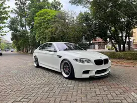 BMW M5 F10 2012 white putih BMW M5 2013 LCI Headlamp Akrapovic Stage 1