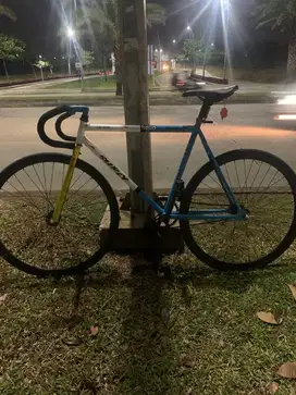 Sepeda fixie custom