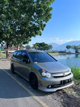 Honda Stream 1.7 Manual Silverstone