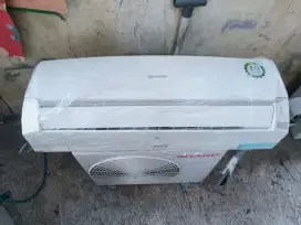 Jual AC Sharp 1/2 PK kondisi seperti baru