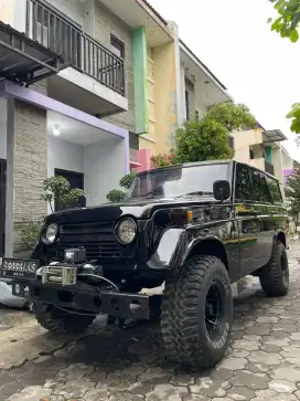 Jeep land cruiser fj 55  thn 77