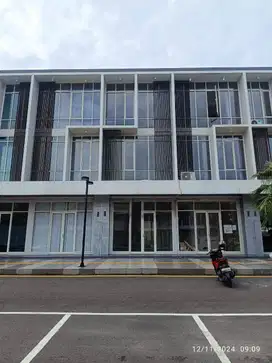 Ruko baru 3lantai modern ROW super lebar di Northwest Citraland