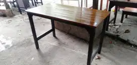 Meja makan cafe