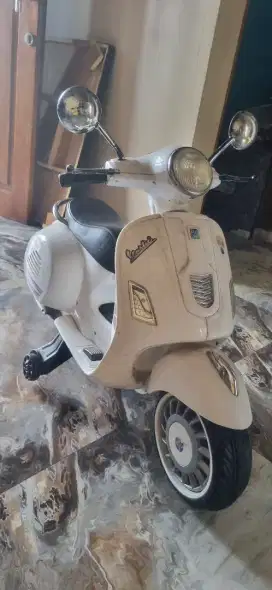 Skuter vespa mainan anak