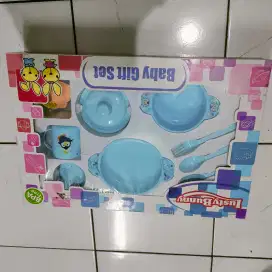 Baby gift set makan