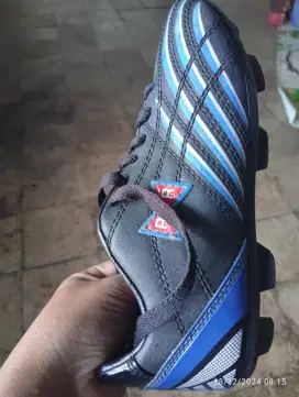 Sepatu futsal bekas