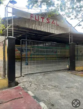 Disewakan tempat usaha / gudang exs Futsal daerah wadungasri / tropodo