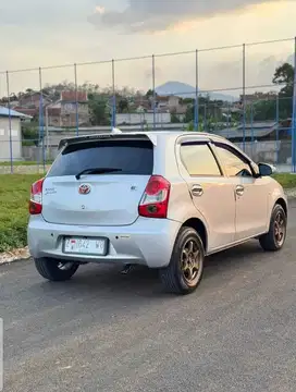 Toyota Etios Valco 2013 Bensin