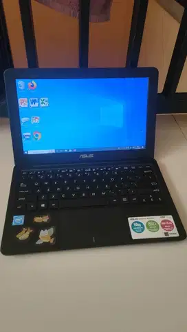 Laptop Asus E202S