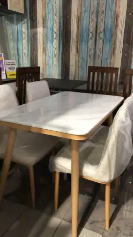 Meja makan bahan marmer 4 kursi