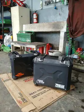 Side box badak hitam 35liter