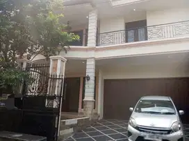 di sewakan rumah bagus 2 lantai di jl delman indah tanah kusir