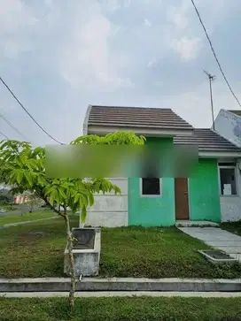Rumah SHM depan sport Club bonus lebihan tanah yg luas di Cluster Park