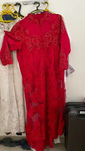 Kebaya panjang resepsi adat