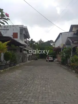 STRATEGIS DALAM PERUMAHAN DI KADIPIRO - WI