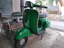 Vespa super 77.