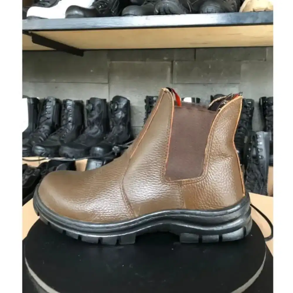 Sepatu boots safety krusher Karet Tan coklat