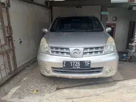 Nissan Livina 2010 Bensin