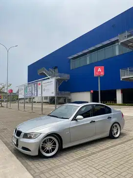 BMW E90 320i CBU SUNROOF