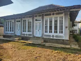 Rumah Tua Antik Pinggir Jalan Laswi Dekat Alun Alun Ciparay