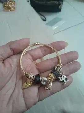 Gelang titanium dan pandora