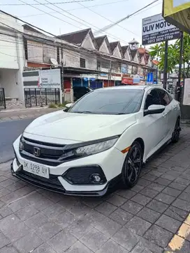 Civic E Hatchback Turbo 2018 AT