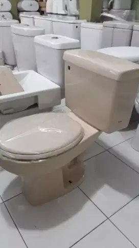 Kloset duduk toto model handel depan