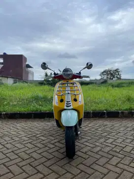 PIAGGIO VESPA PRIMAVERA SEAN WOTHERSPOON 2019