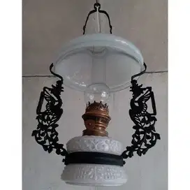 Antik lampu minyak gantung berornamenkan AJAM DJAGO TAROENG