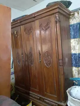 Dijual Cepat Se-set Lemari,Ranjang&Meja rias Semi Jati