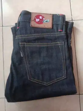 celana adelaide denim red line selvedge