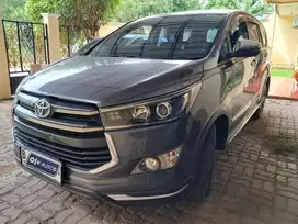 Toyota Kijang Innova 2.0 Venturer Bensin-MT 2019 Abu TYW