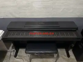 PIANO YAMAHA CLAVINOVA CLP 550