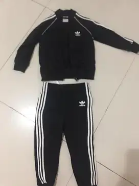 Jual set ADIDAS untuk 2 th