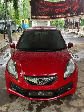 Di jual / For Sale Honda Brio Satya 1.2 e MT Merah Terawat 2015