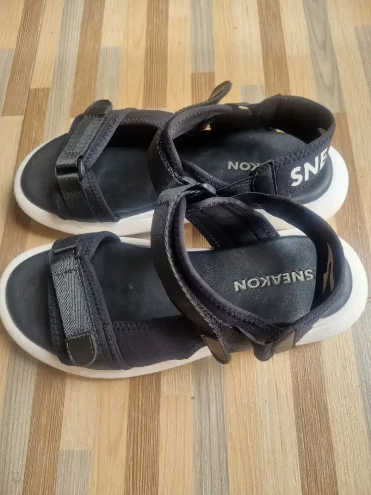 Sendal Sneakon size 41