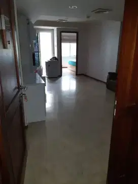 Dijual : Apartemen Royal Mediterania 2BR (with private parking)