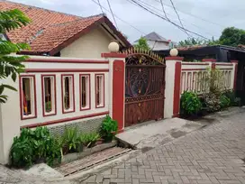 Rumah Dijual Cepat, Halaman Luas